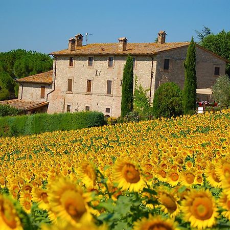 Agriturismo Casale Dei Frontini San Terenziano Bagian luar foto