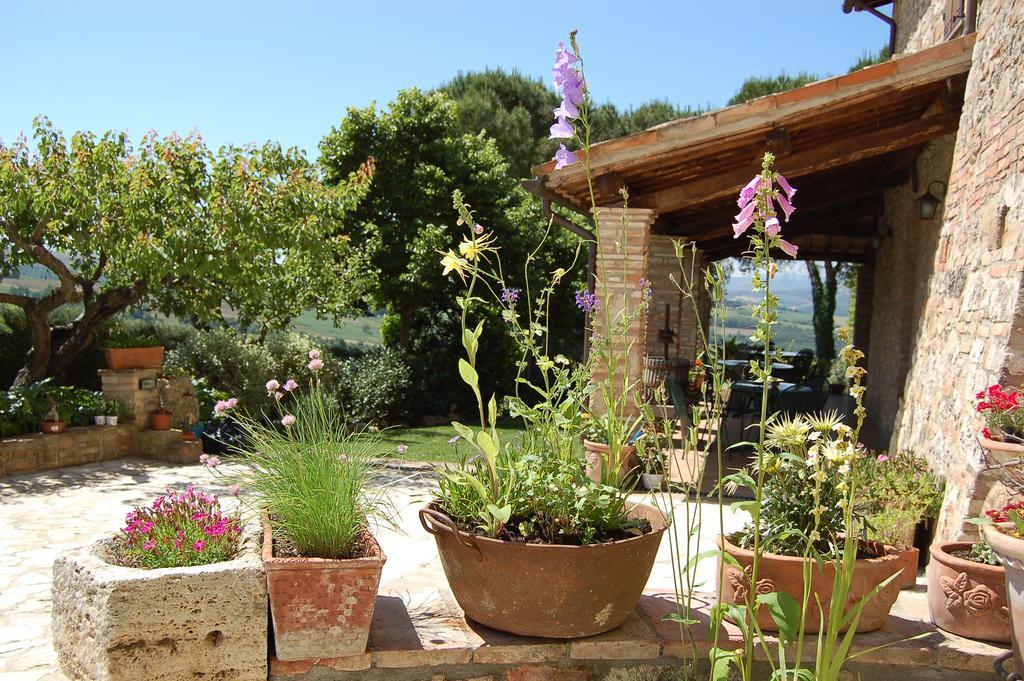 Agriturismo Casale Dei Frontini San Terenziano Bagian luar foto