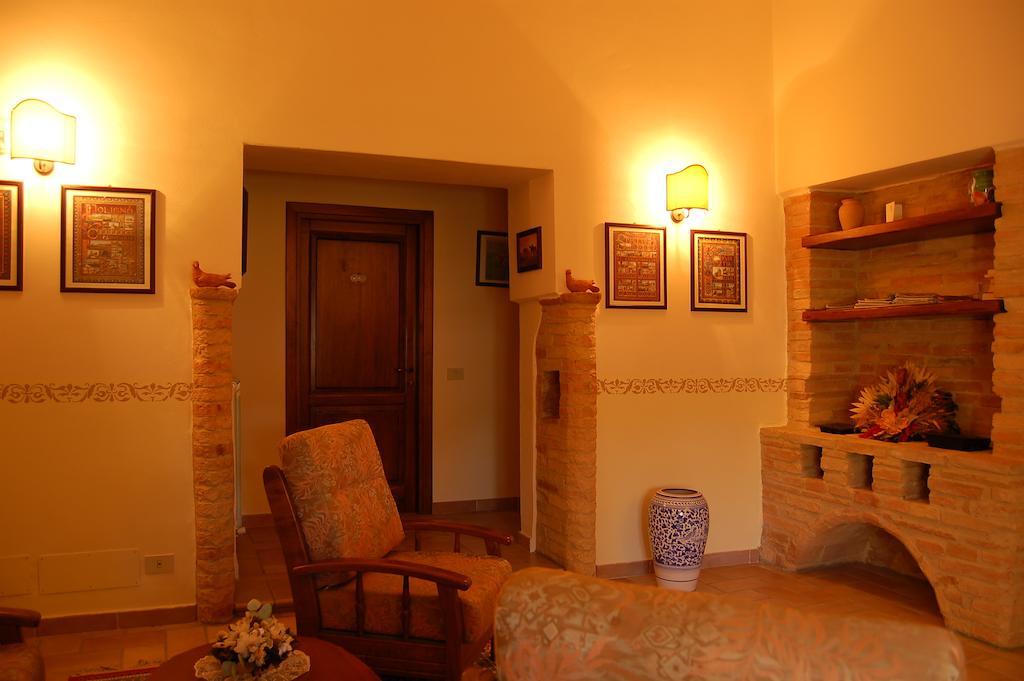 Agriturismo Casale Dei Frontini San Terenziano Bagian luar foto
