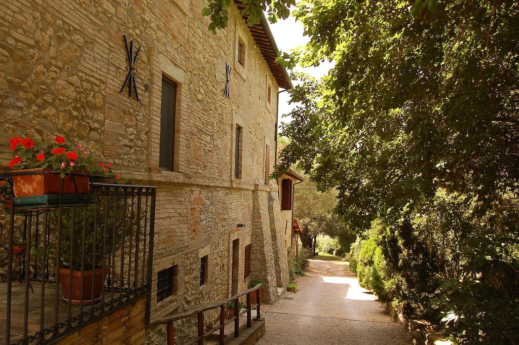 Agriturismo Casale Dei Frontini San Terenziano Bagian luar foto