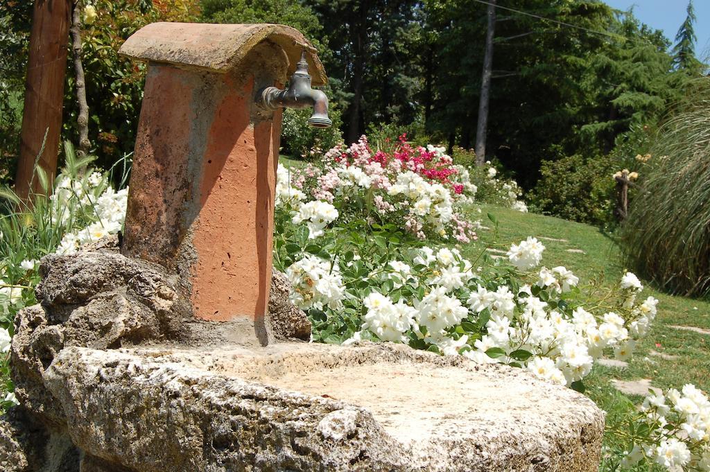 Agriturismo Casale Dei Frontini San Terenziano Bagian luar foto