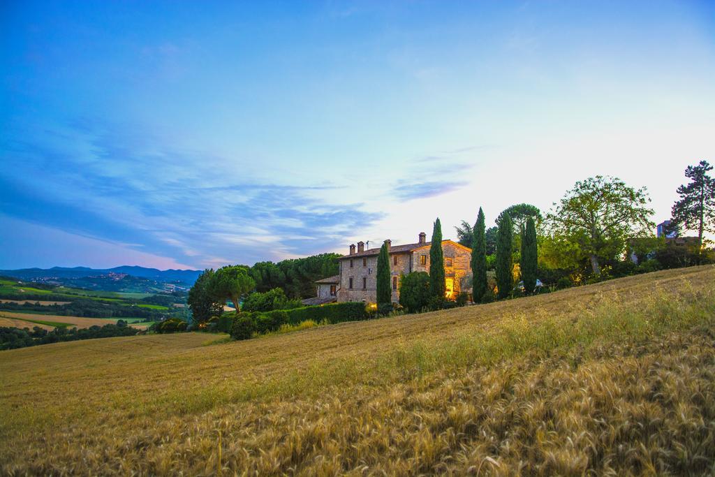 Agriturismo Casale Dei Frontini San Terenziano Bagian luar foto