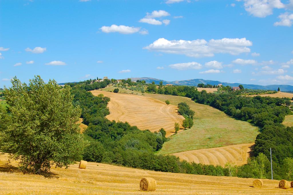Agriturismo Casale Dei Frontini San Terenziano Bagian luar foto