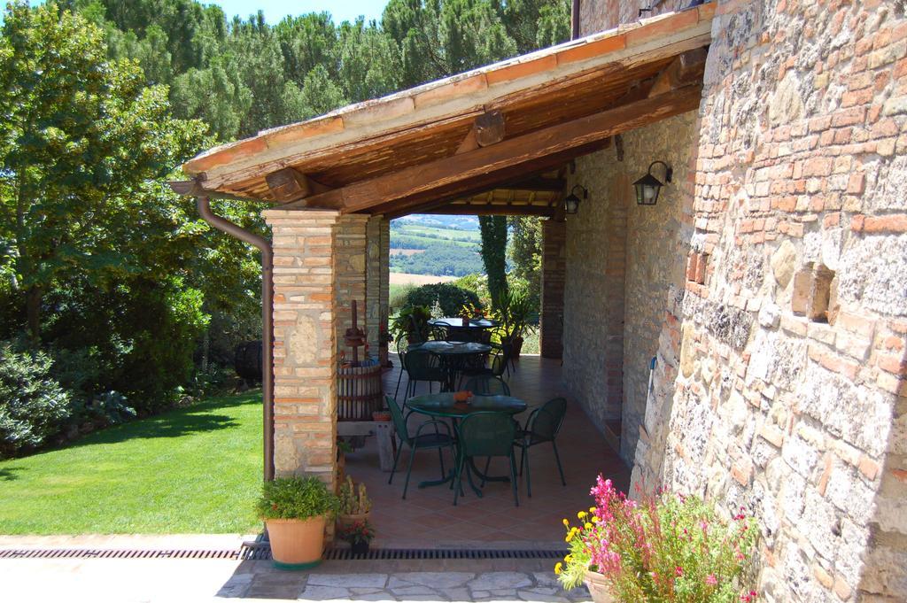 Agriturismo Casale Dei Frontini San Terenziano Bagian luar foto