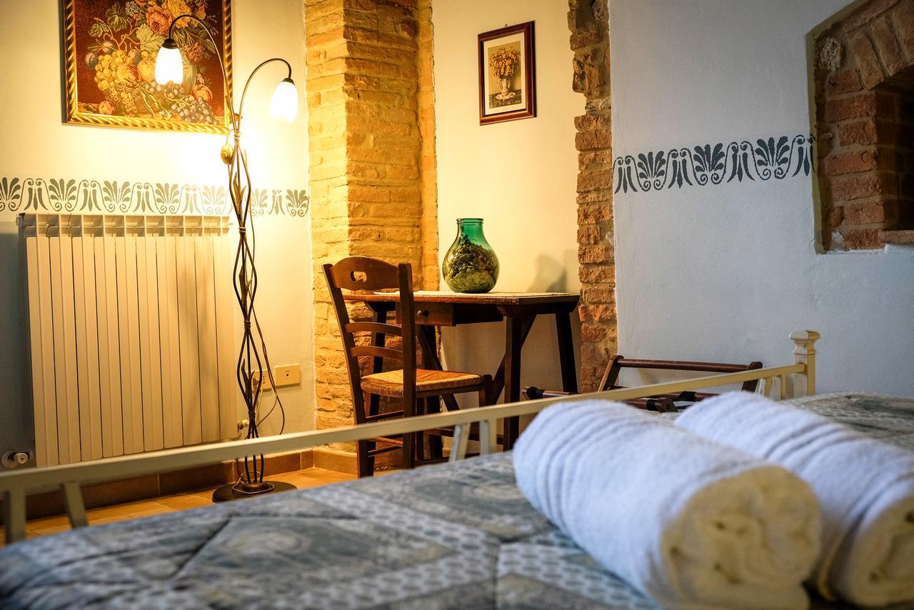 Agriturismo Casale Dei Frontini San Terenziano Bagian luar foto