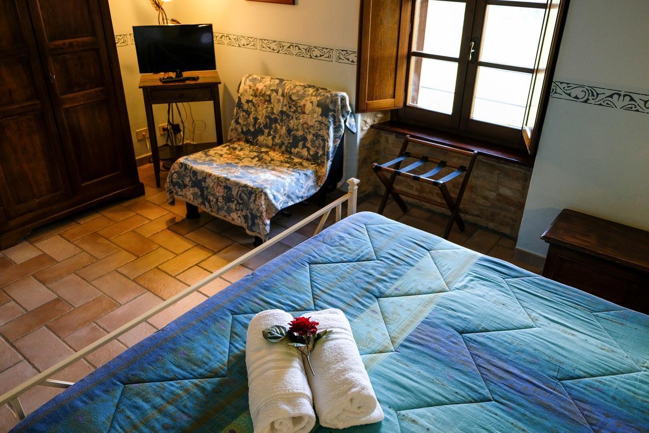 Agriturismo Casale Dei Frontini San Terenziano Bagian luar foto