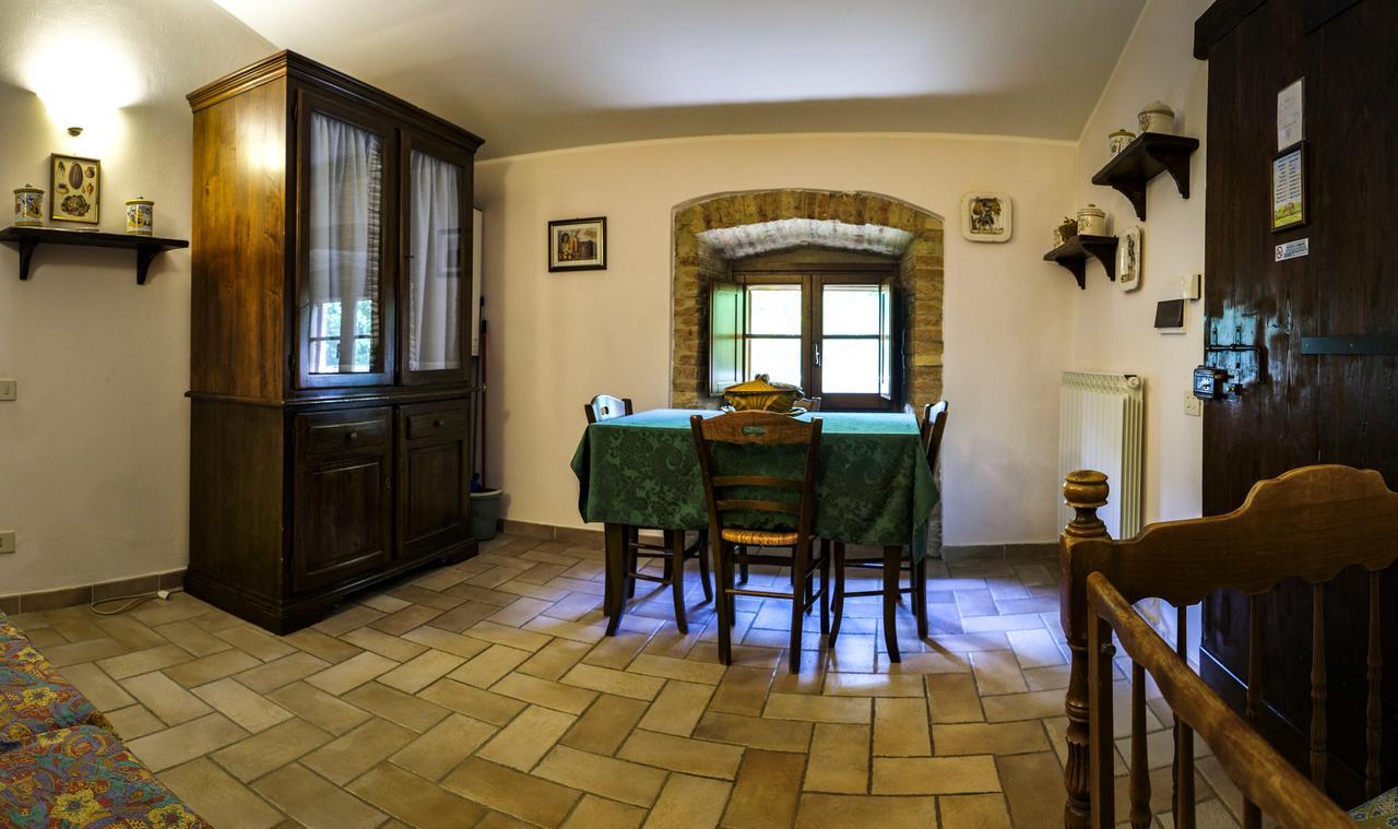 Agriturismo Casale Dei Frontini San Terenziano Bagian luar foto