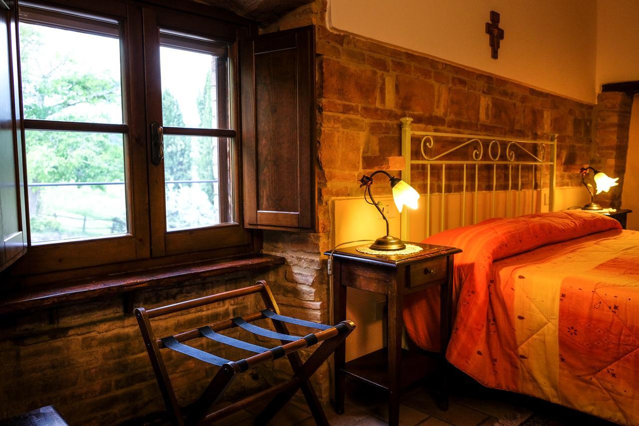 Agriturismo Casale Dei Frontini San Terenziano Bagian luar foto