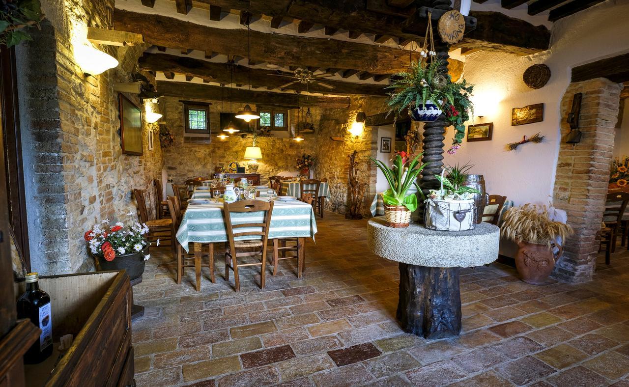 Agriturismo Casale Dei Frontini San Terenziano Bagian luar foto