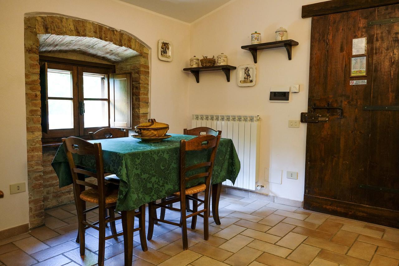 Agriturismo Casale Dei Frontini San Terenziano Bagian luar foto