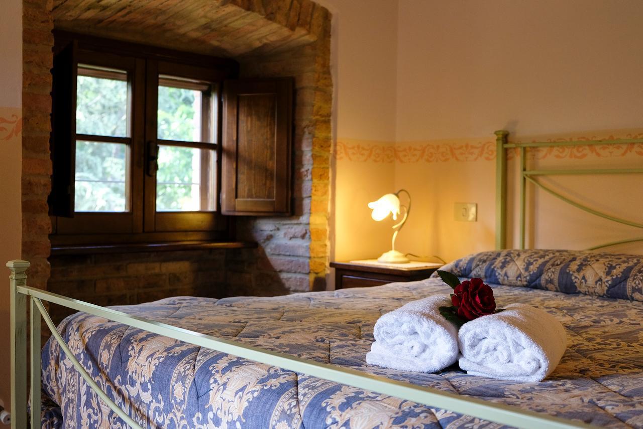 Agriturismo Casale Dei Frontini San Terenziano Bagian luar foto