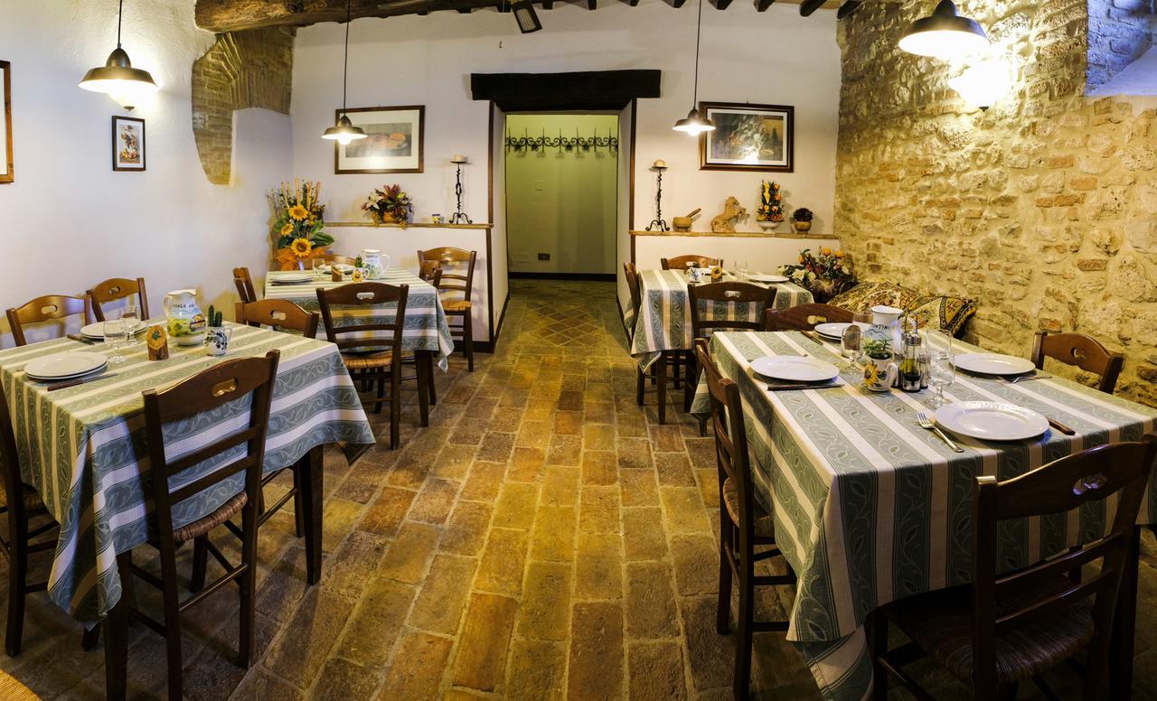 Agriturismo Casale Dei Frontini San Terenziano Bagian luar foto