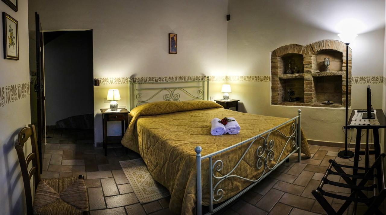 Agriturismo Casale Dei Frontini San Terenziano Bagian luar foto