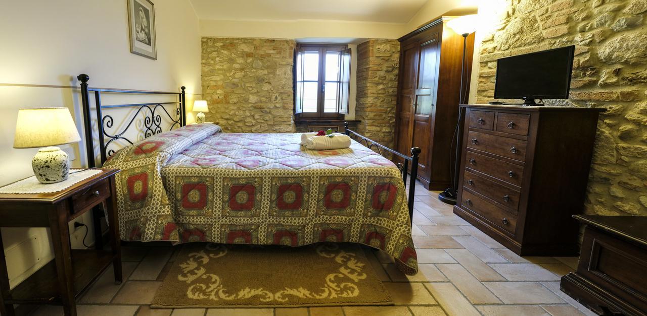 Agriturismo Casale Dei Frontini San Terenziano Bagian luar foto