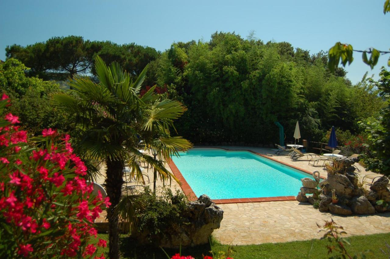 Agriturismo Casale Dei Frontini San Terenziano Bagian luar foto